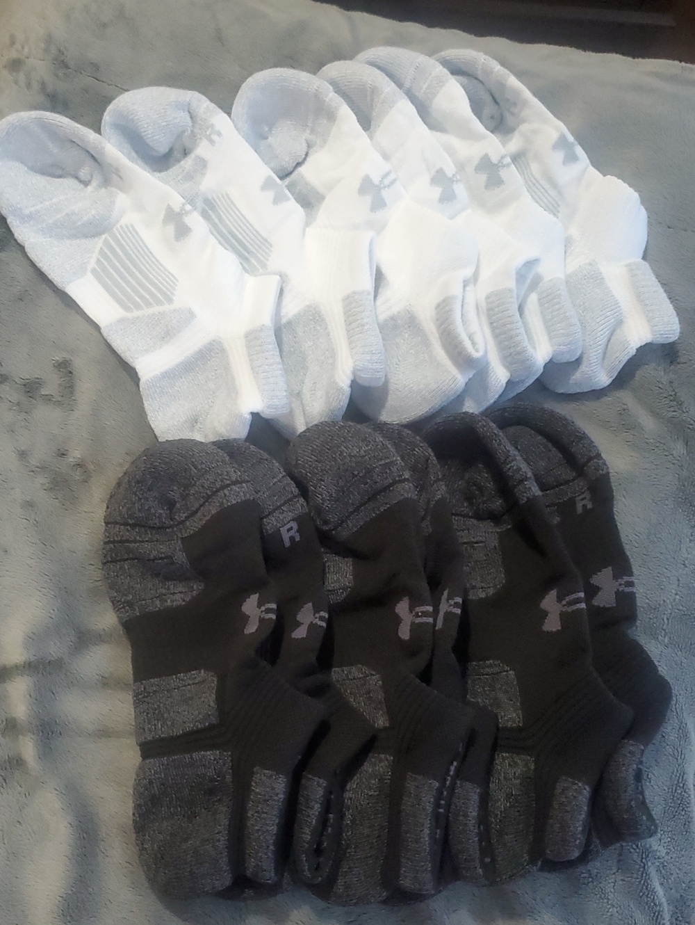 Under Armour Unisex Performance-Tech Pro Socks 6- Pairs - White & Black